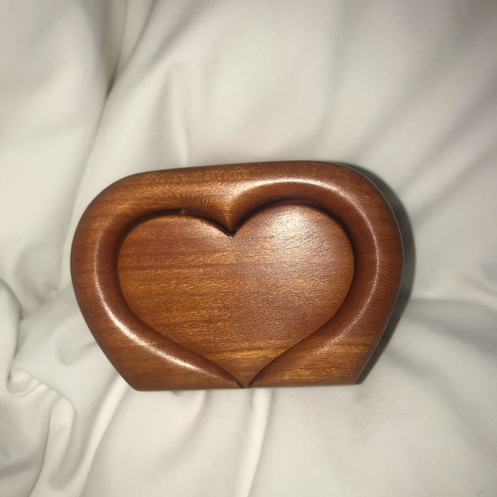Mahogany trinket box signed by artist Richard Lee